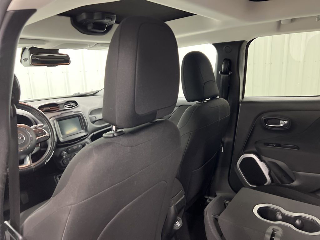 Used 2018 Jeep Renegade Latitude w/ Safety & Security Group image 12