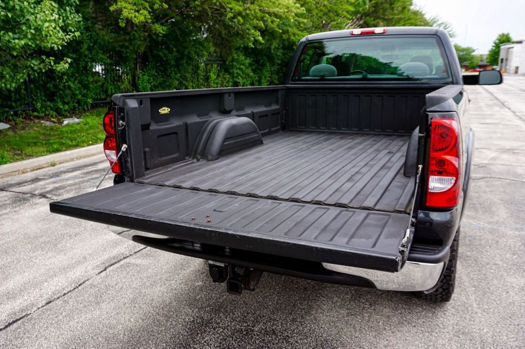Used 2004 Chevrolet Silverado 2500 LS AWD/4WD image 31