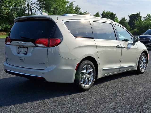 Used 2017 Chrysler Pacifica Limited FWD image 9