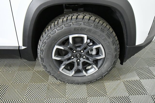 New 2026 Chevrolet Equinox ACTIV w/ LPO, Floor Liner Package image 17