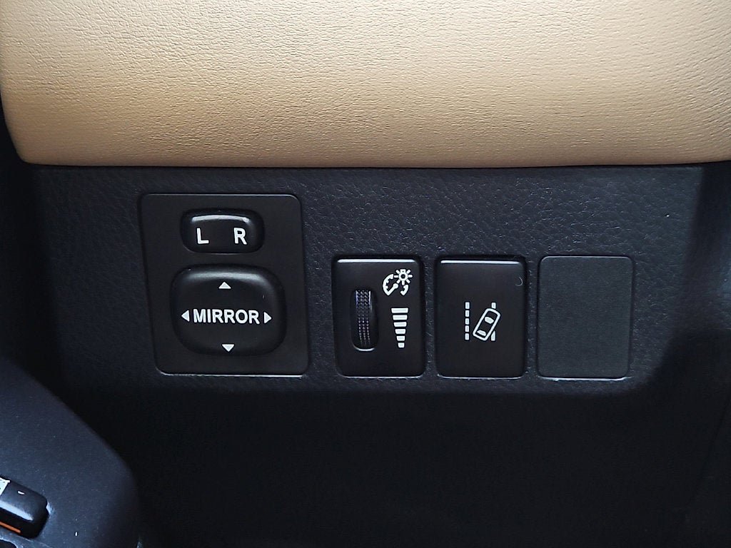 Used 2017 Toyota RAV4 XLE FWD image 23