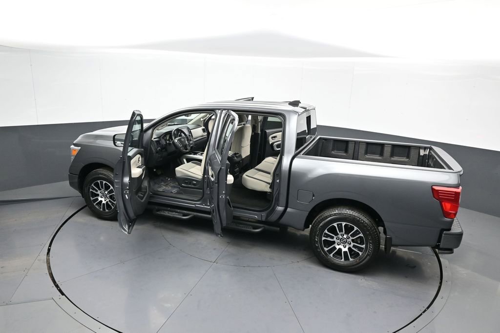 Used 2024 Nissan Titan SV w/ SV Convenience Package image 41