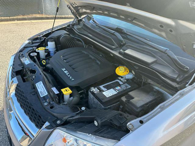 Used 2018 Dodge Grand Caravan SE w/ UConnect Hands-Free Group image 39