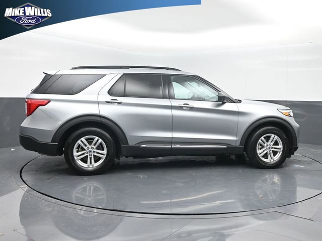 Used 2024 Ford Explorer XLT RWD image 8
