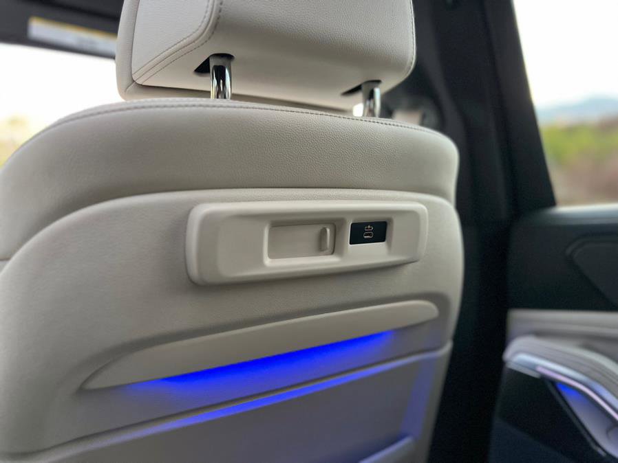 Used 2020 BMW X6 M50i w/ Premium Package image 33