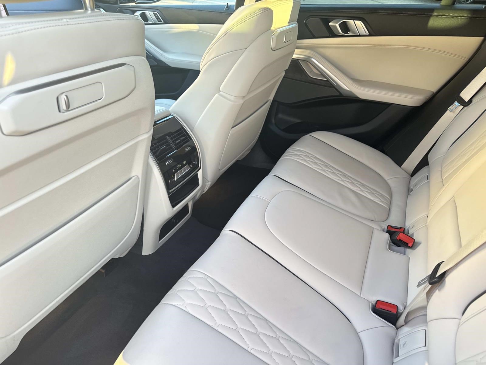 Used 2024 BMW X6 xDrive40i w/ Premium Package AWD/4WD image 14