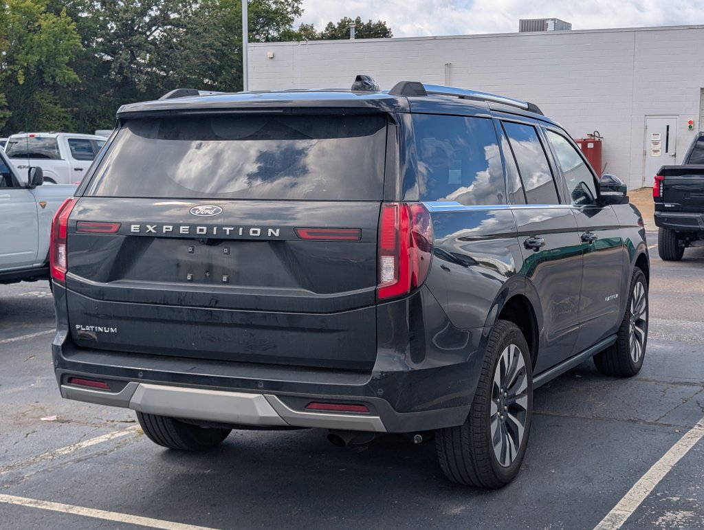Used 2026 Ford Expedition Platinum w/ Driver's Package AWD/4WD image 3