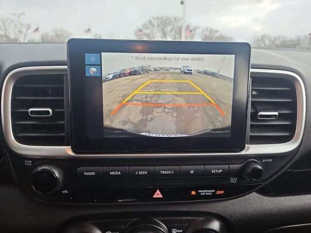 Used 2023 Hyundai Venue SEL image 20