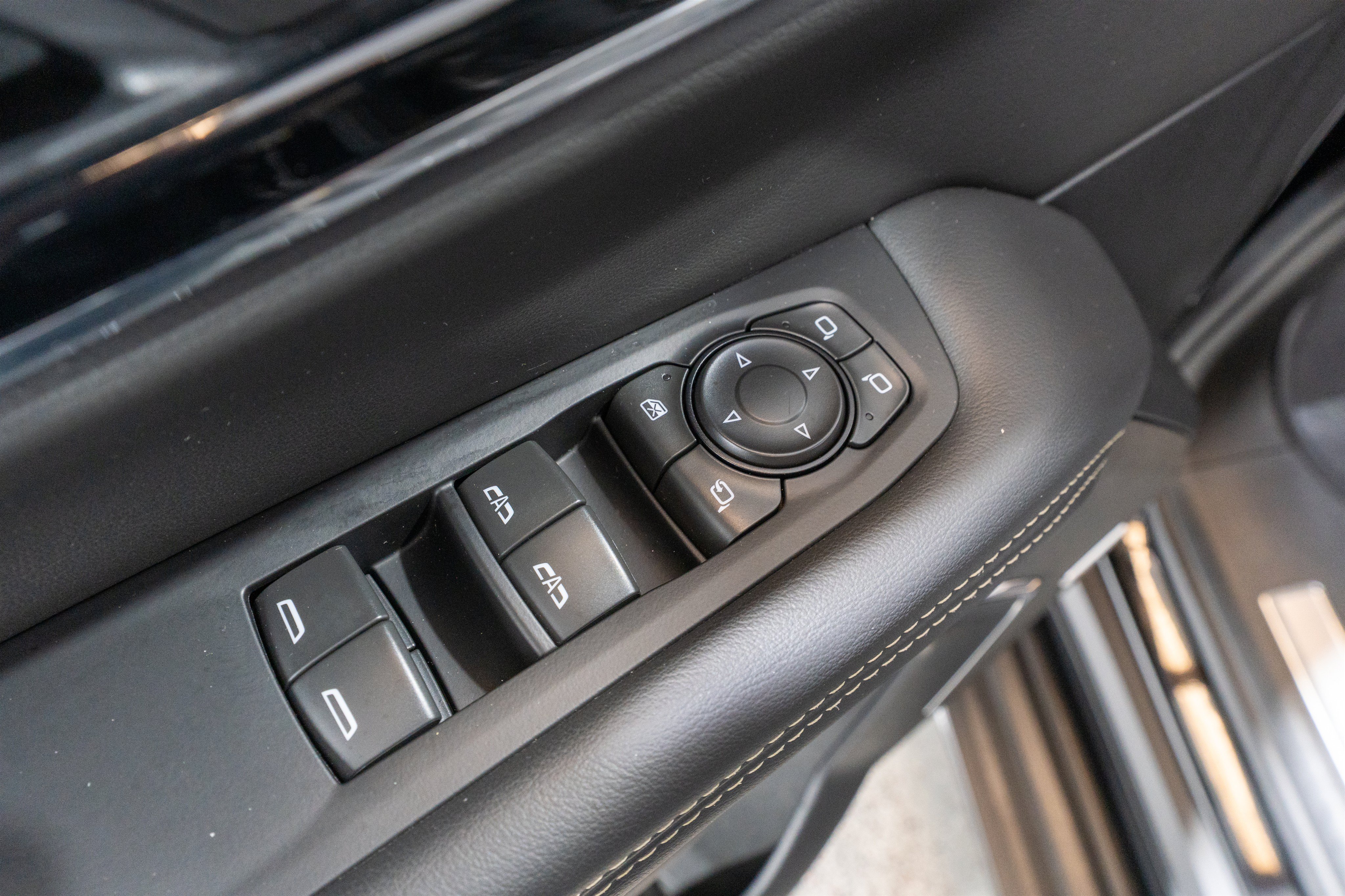 Used 2025 GMC Yukon Elevation AWD/4WD image 15