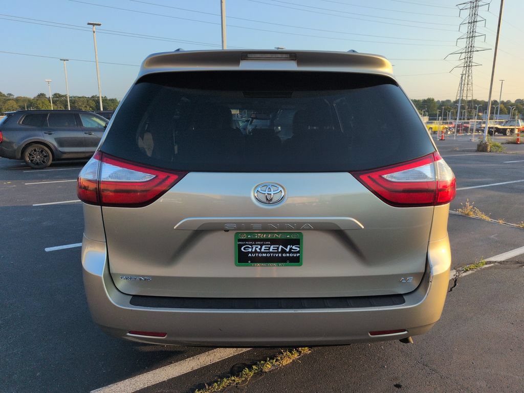 Used 2015 Toyota Sienna LE FWD image 5