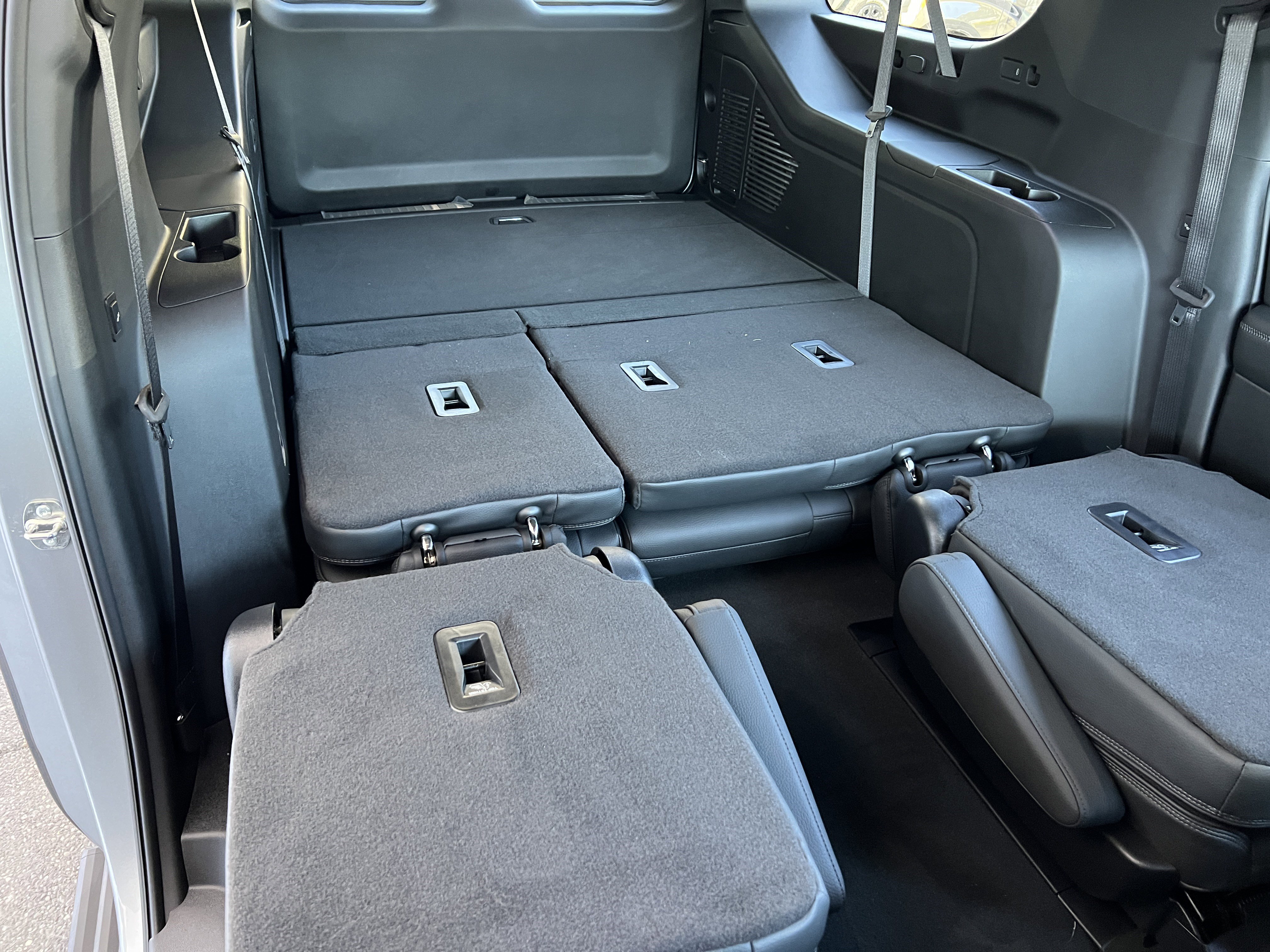 Used 2025 GMC Yukon XL Denali image 27