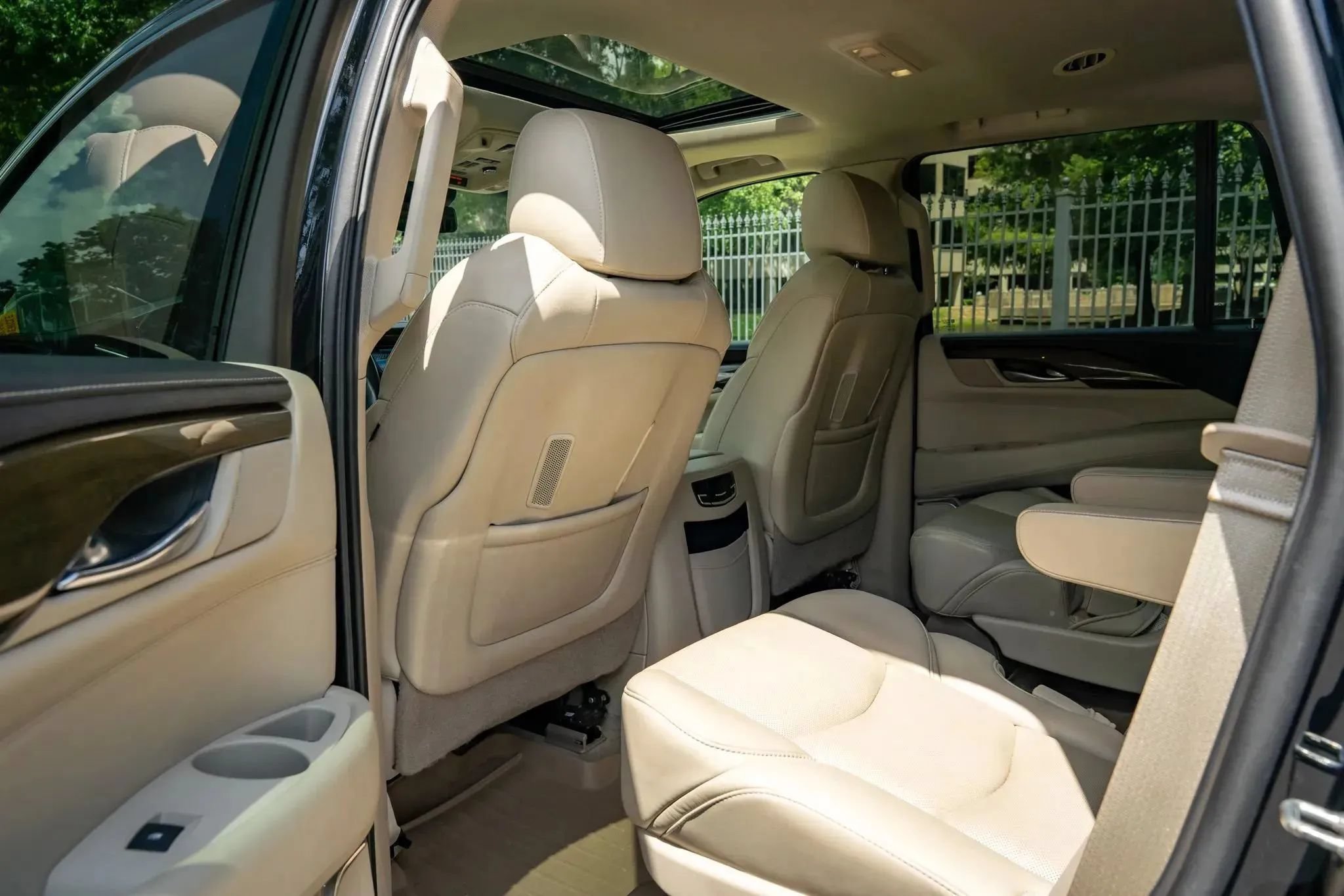 Used 2020 Cadillac Escalade Luxury RWD image 13