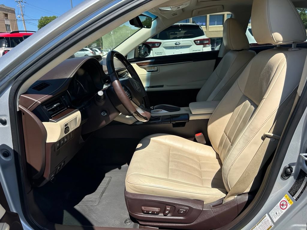 Used 2017 Lexus ES 350 w/ Luxury Package FWD image 12