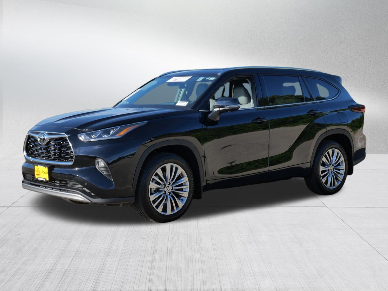 Certified 2026 Toyota Highlander Platinum AWD/4WD image 3