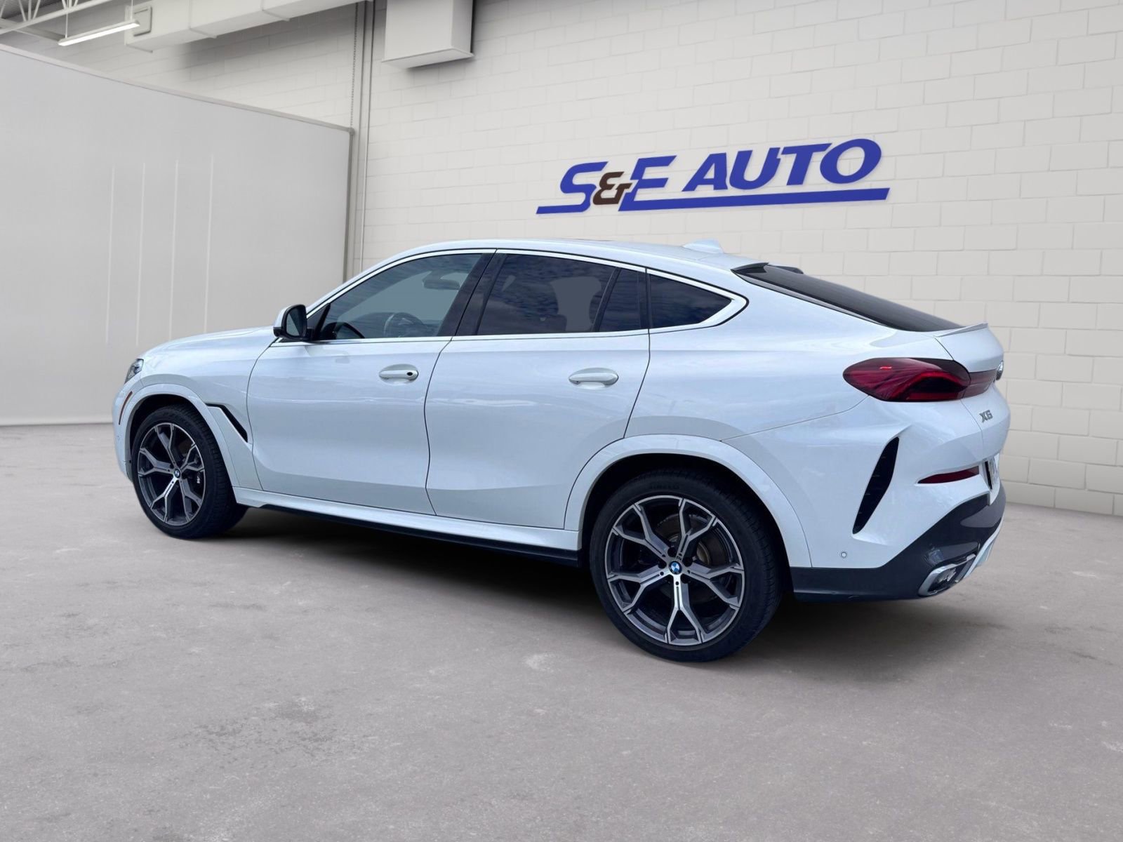 Used 2022 BMW X6 xDrive40i image 3