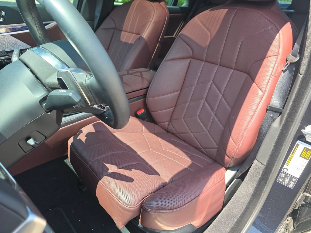 Used 2024 BMW 760i xDrive AWD/4WD image 25