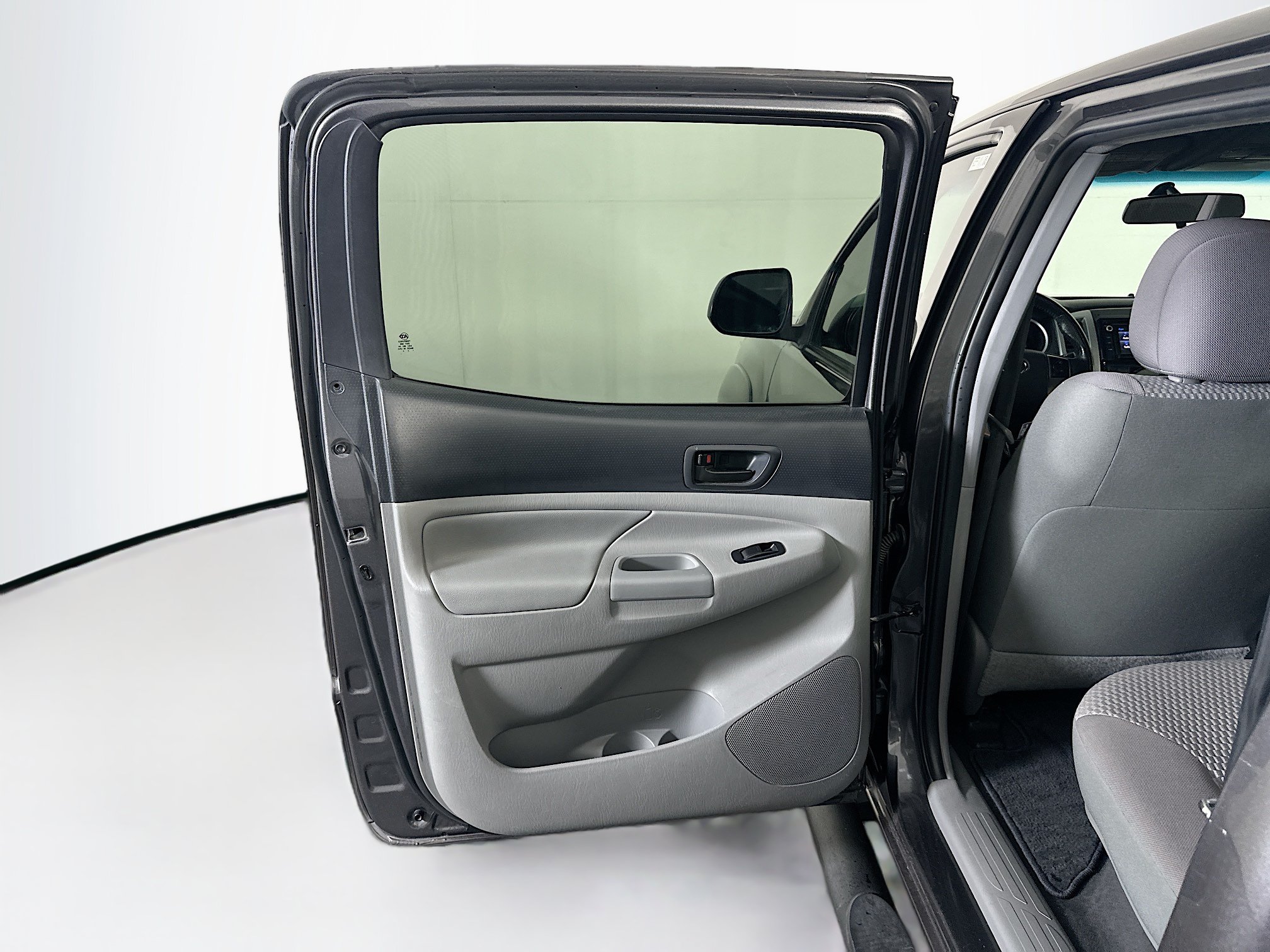 Used 2015 Toyota Tacoma PreRunner w/ SR5 Package RWD image 25