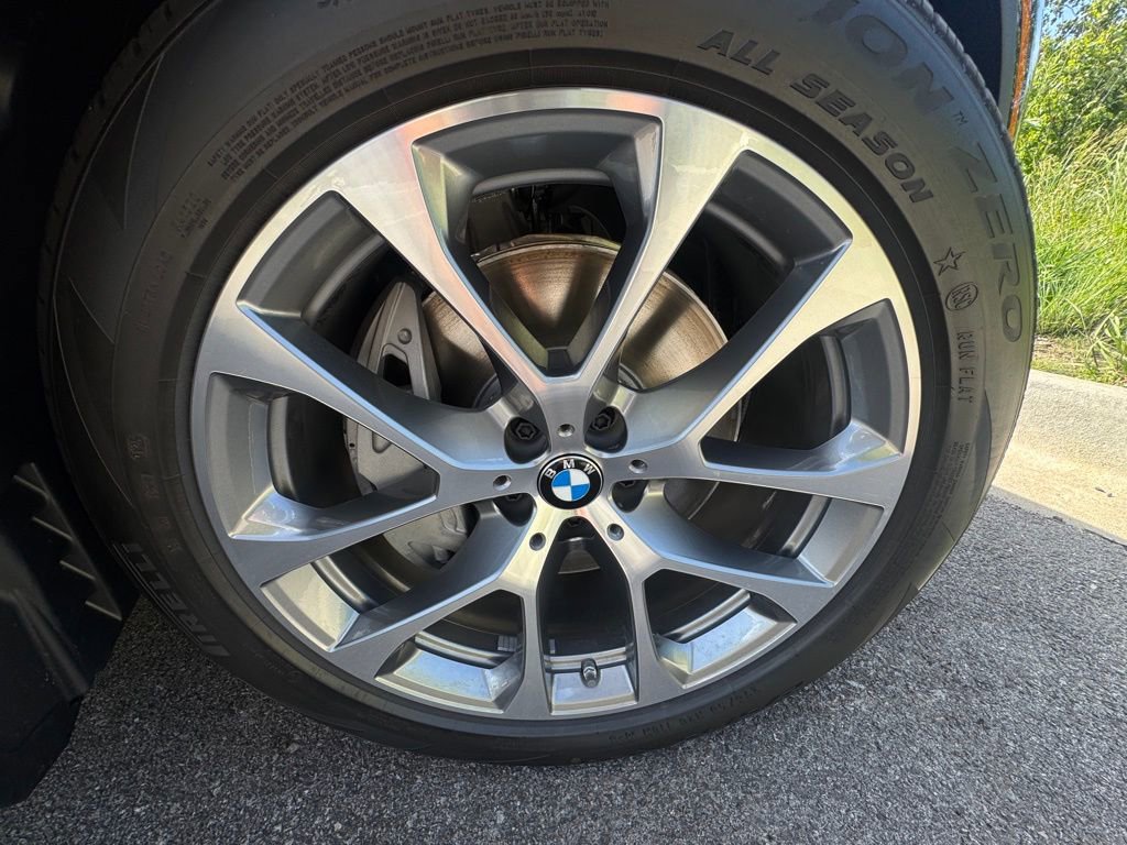 Used 2026 BMW X5 xDrive50e w/ Premium Package image 7