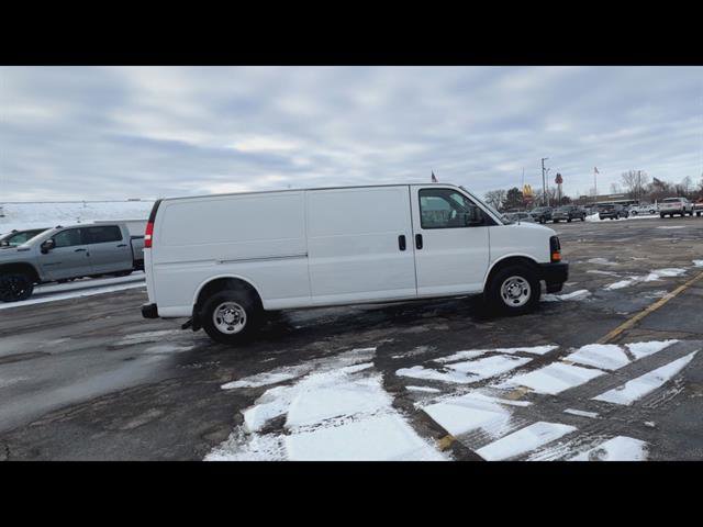 Used 2017 Chevrolet Express 3500 Extended image 23