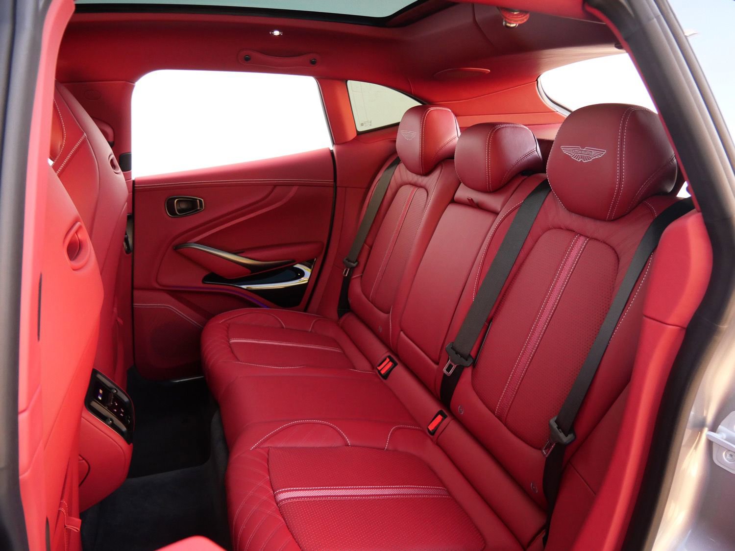 New 2026 Aston Martin DBX 707 image 21