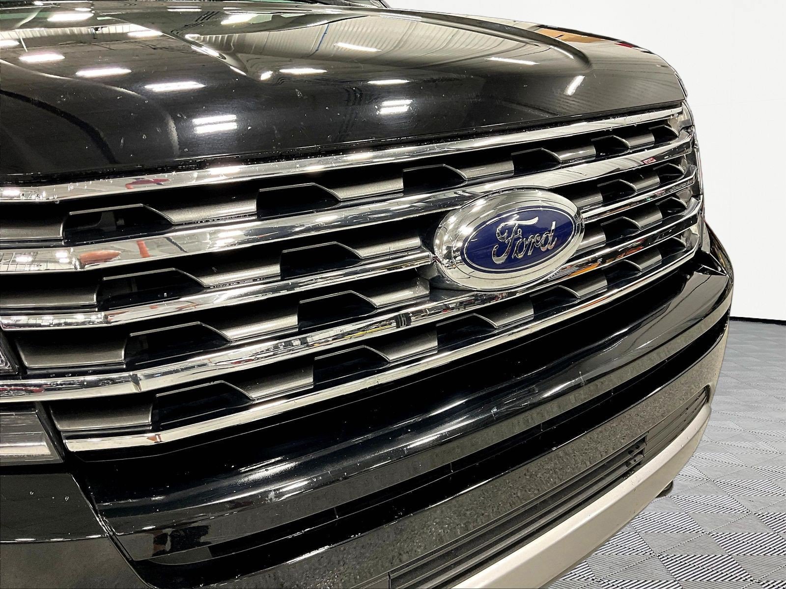 Used 2018 Ford Expedition Max XLT w/ Equipment Group 202A AWD/4WD image 34
