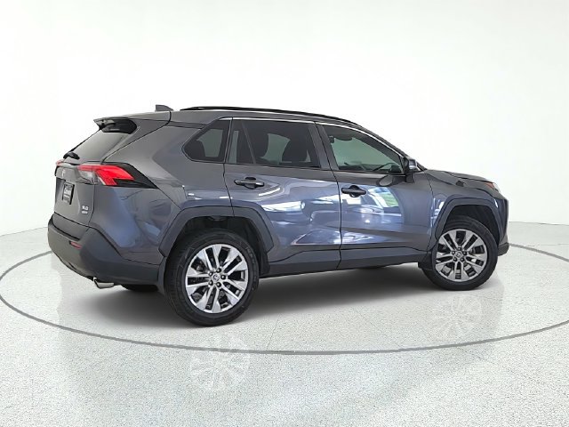 Used 2022 Toyota RAV4 XLE Premium AWD/4WD image 6