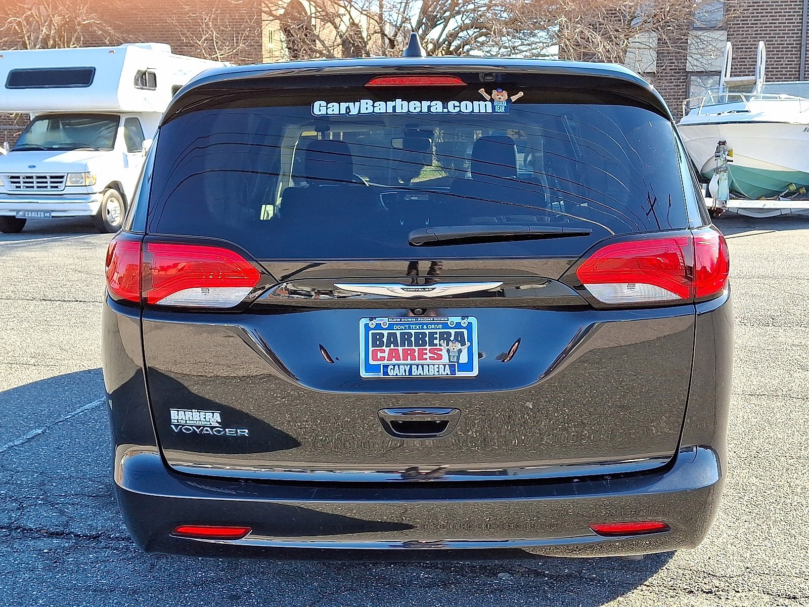 Used 2023 Chrysler Voyager LX image 5
