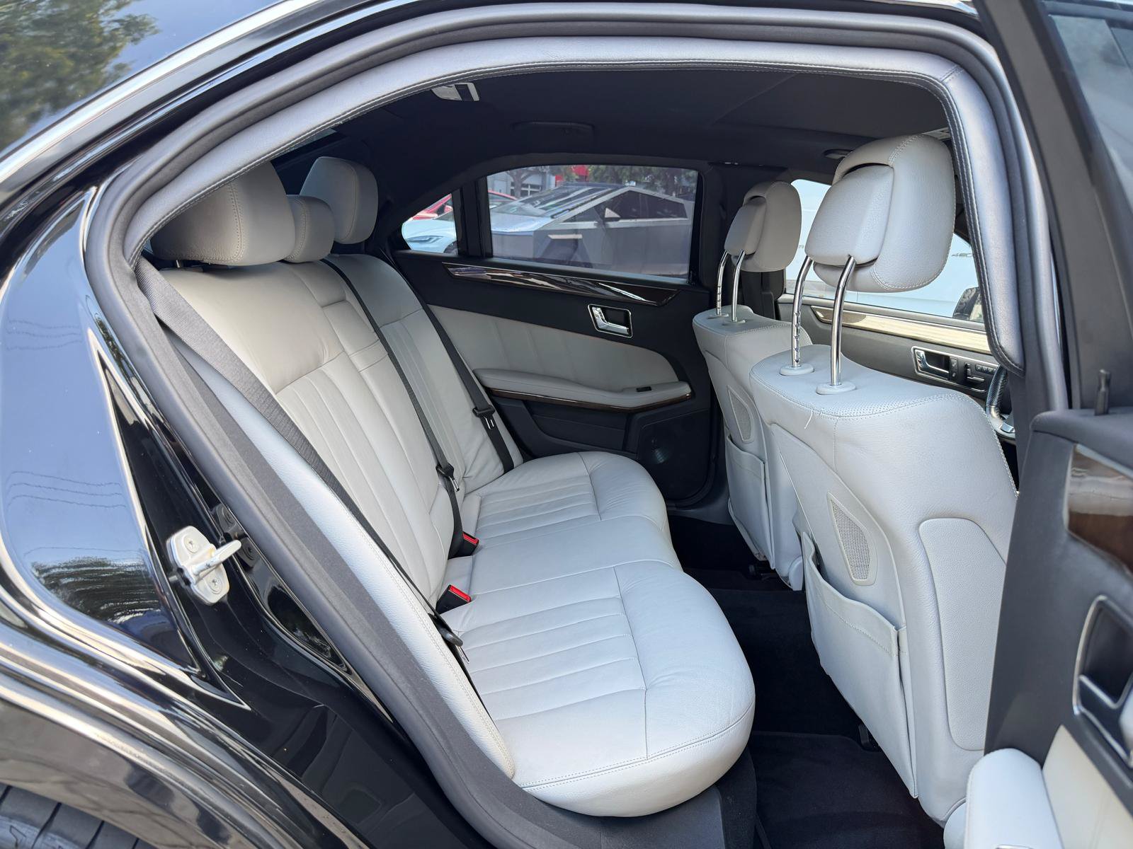Used 2010 Mercedes-Benz E 550 Sedan image 44