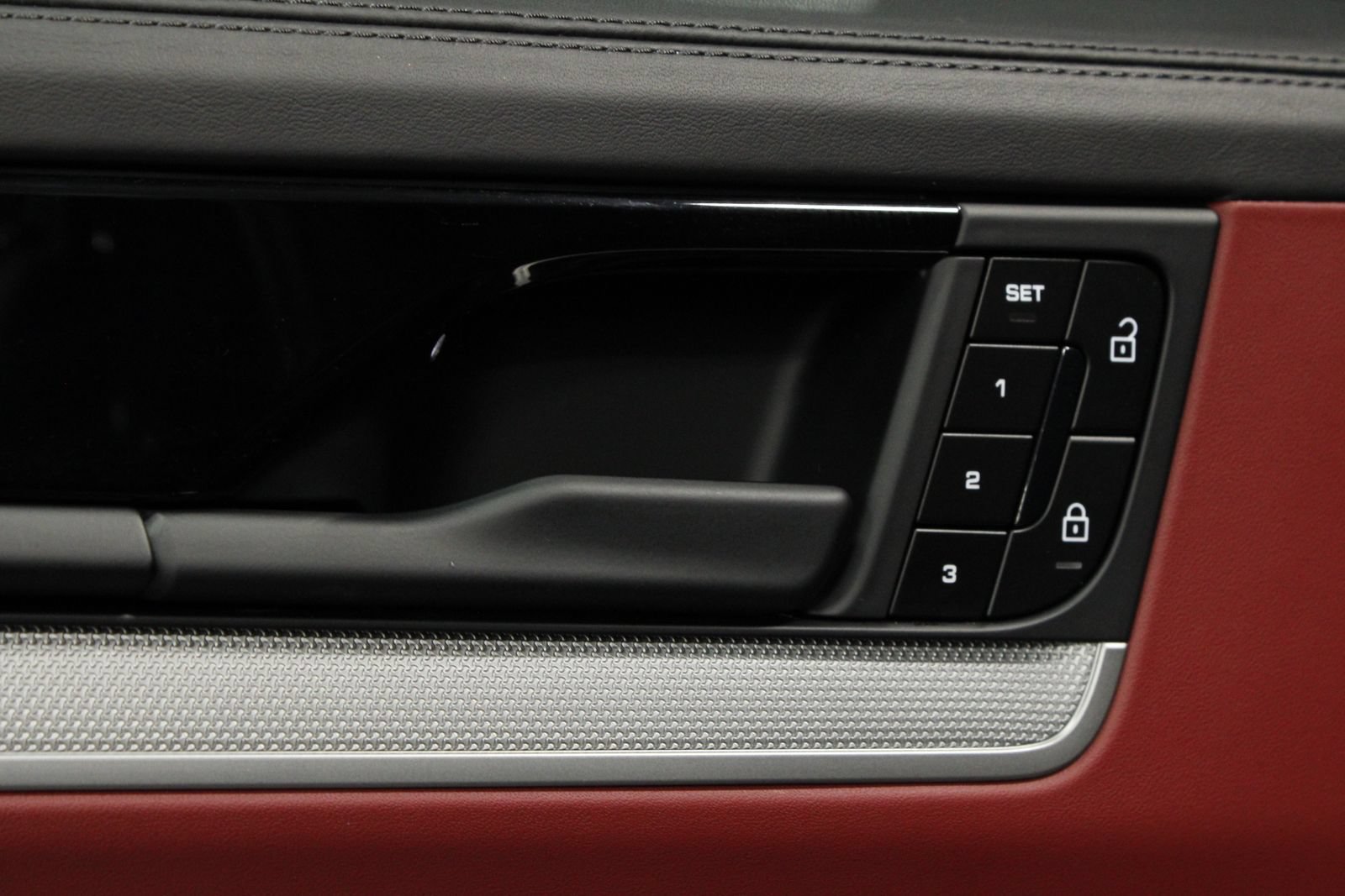 Certified 2024 Porsche Cayenne S AWD/4WD image 29