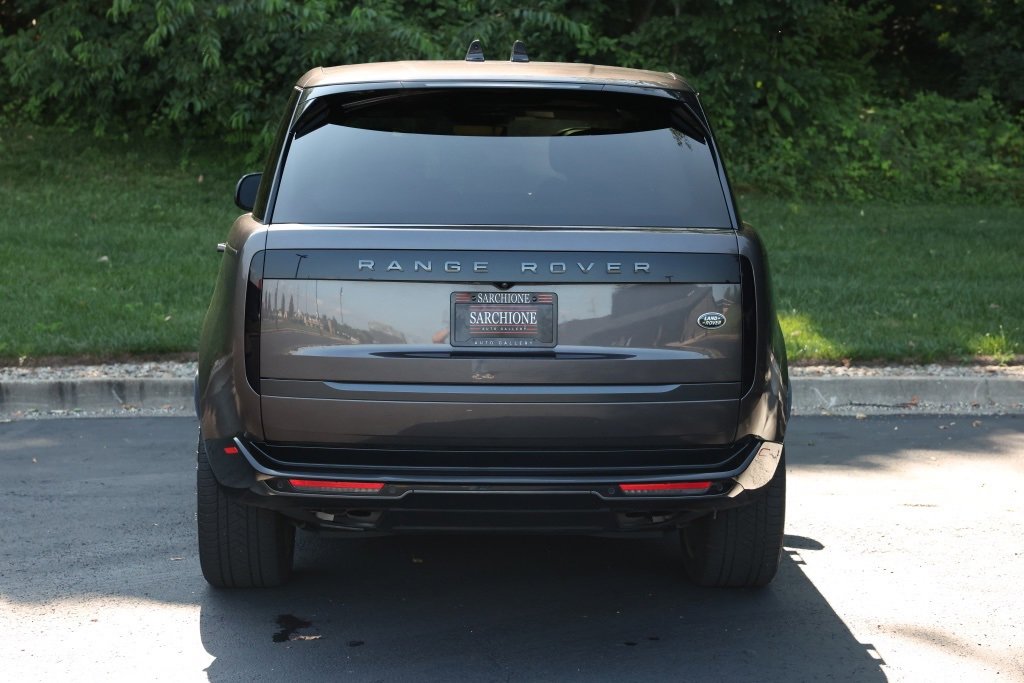 Used 2023 Land Rover Range Rover Long Wheelbase Autobiography image 3