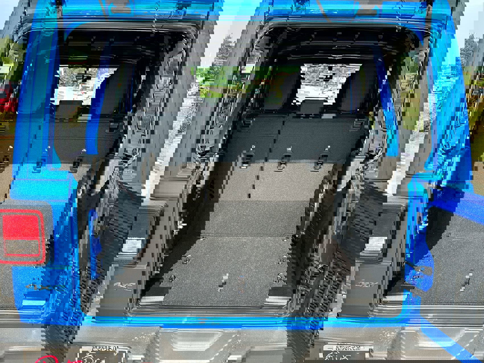 New 2023 Jeep Wrangler Unlimited w/ Sun & Screen Package image 24