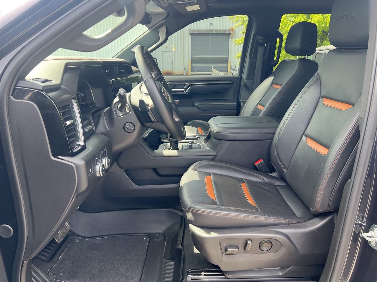 Used 2025 GMC Sierra 1500 AT4 w/ AT4 Premium Package image 17