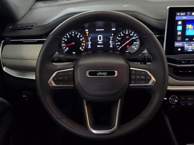 Used 2025 Jeep Compass Limited AWD/4WD image 14