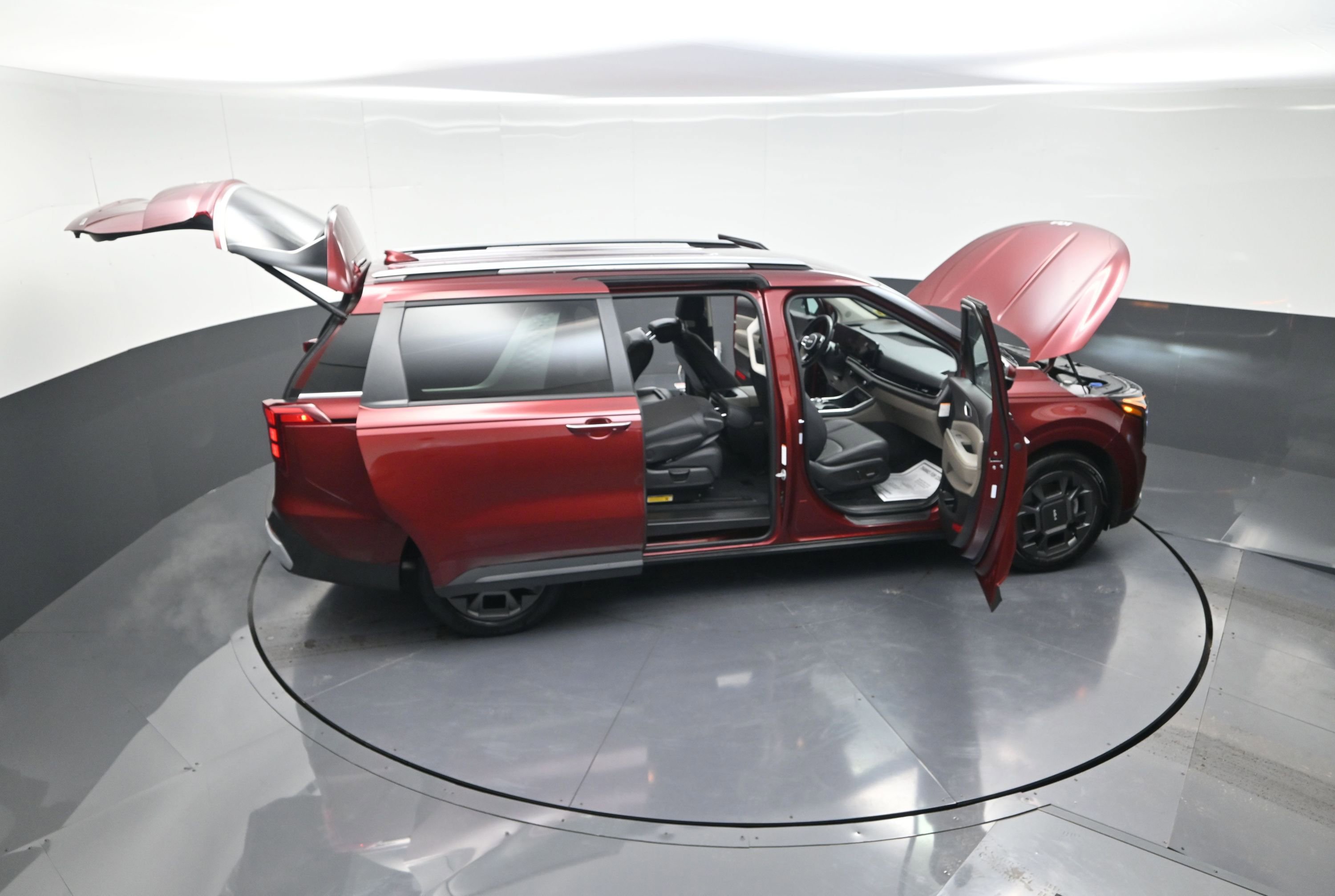 Used 2025 Kia Carnival EX image 14