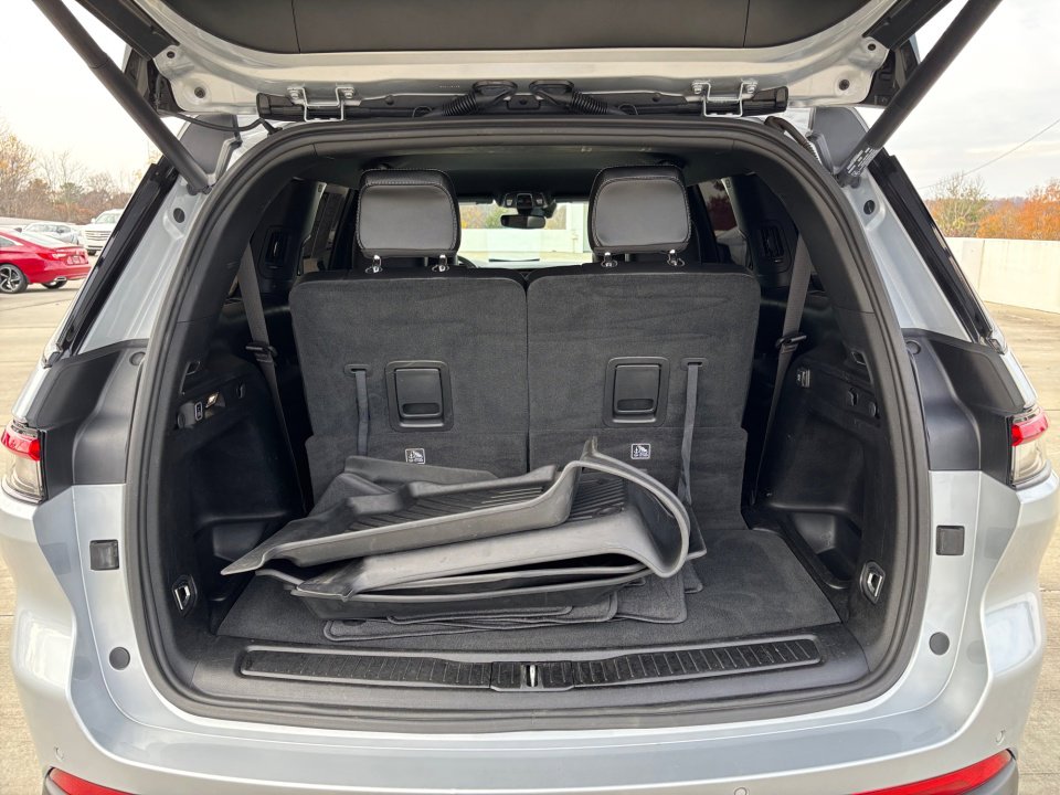 Used 2023 Jeep Grand Cherokee L Laredo image 17