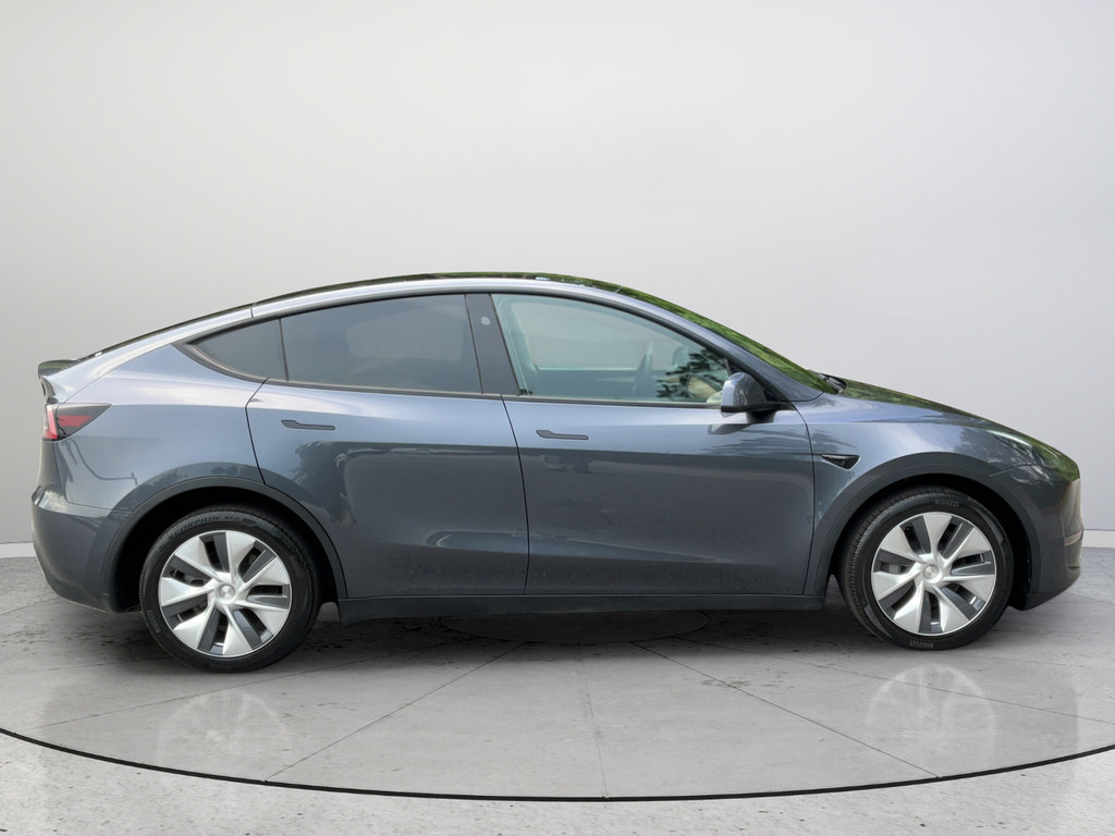 Used 2023 Tesla Model Y AWD image 5