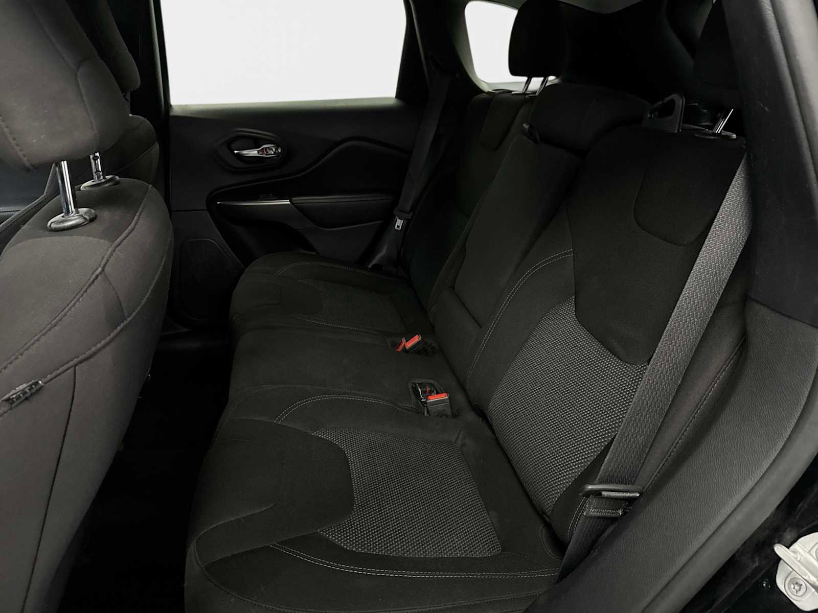 Used 2020 Jeep Cherokee Latitude w/ Cold Weather Group image 23