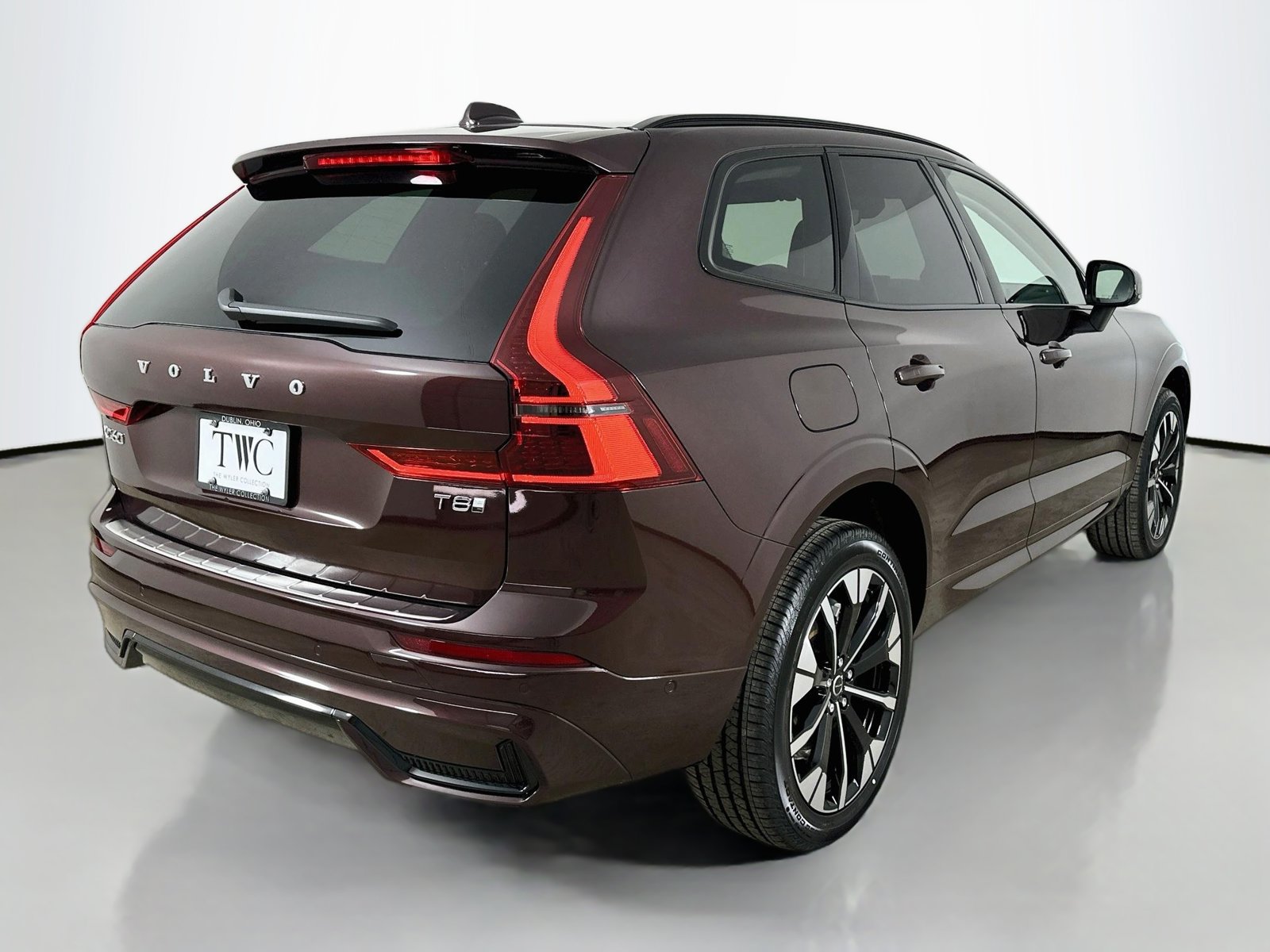 New 2026 Volvo XC60 T8 Plus w/ Protection Package Premier AWD/4WD image 5