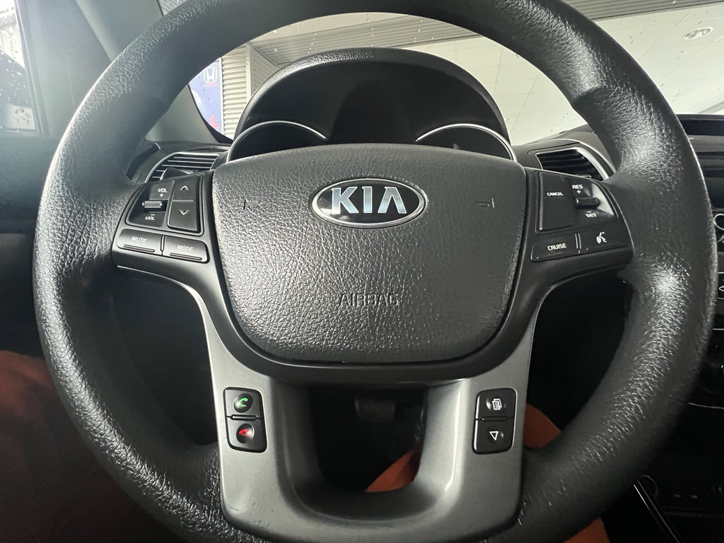 Used 2014 Kia Sorento LX image 21