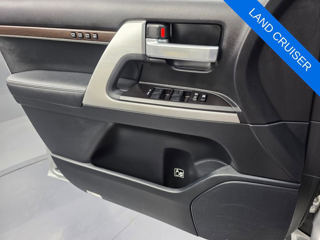 Used 2018 Toyota Land Cruiser image 26