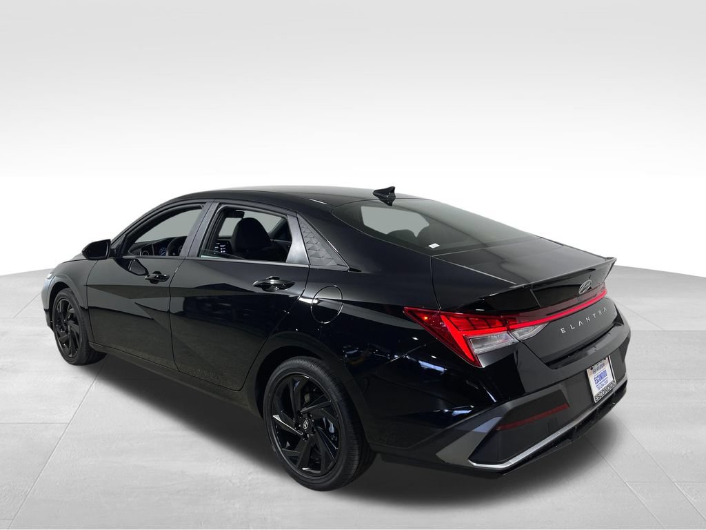 New 2026 Hyundai Elantra SEL FWD video 3