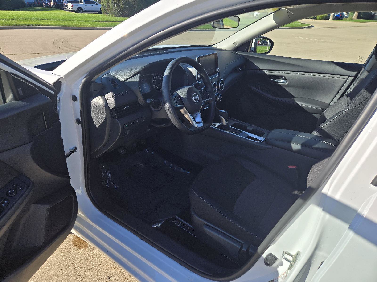 Used 2025 Nissan Sentra SV FWD image 11