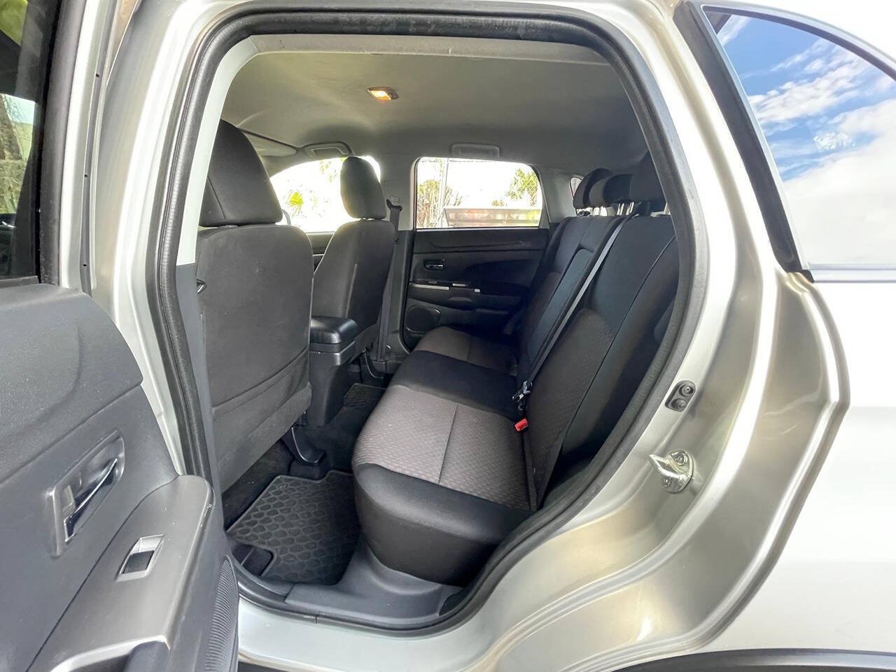 Used 2019 Mitsubishi Outlander Sport SE FWD image 16