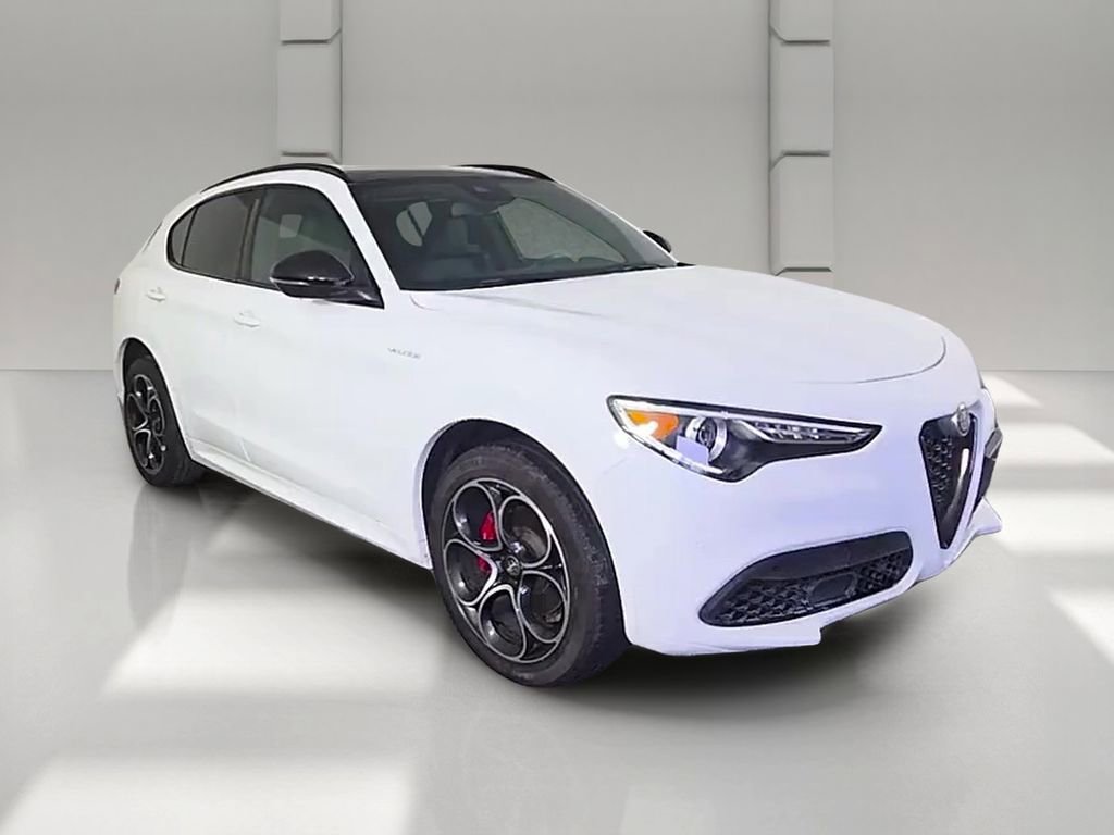 Used 2023 Alfa Romeo Stelvio Veloce AWD/4WD image 34