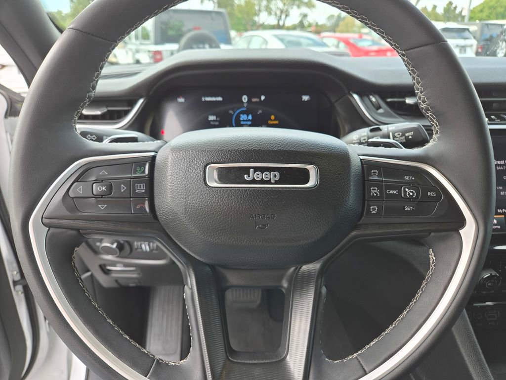 Used 2023 Jeep Grand Cherokee Altitude image 29