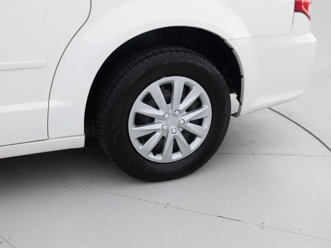 Used 2011 Dodge Grand Caravan Express FWD image 22