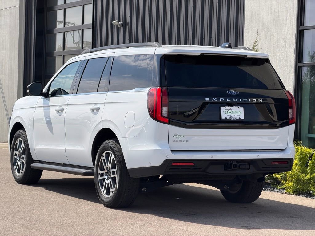 Used 2025 Ford Expedition Active AWD/4WD image 3