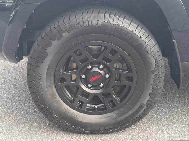 Used 2022 Toyota 4Runner SR5 Premium w/ Moonroof Package AWD/4WD image 11