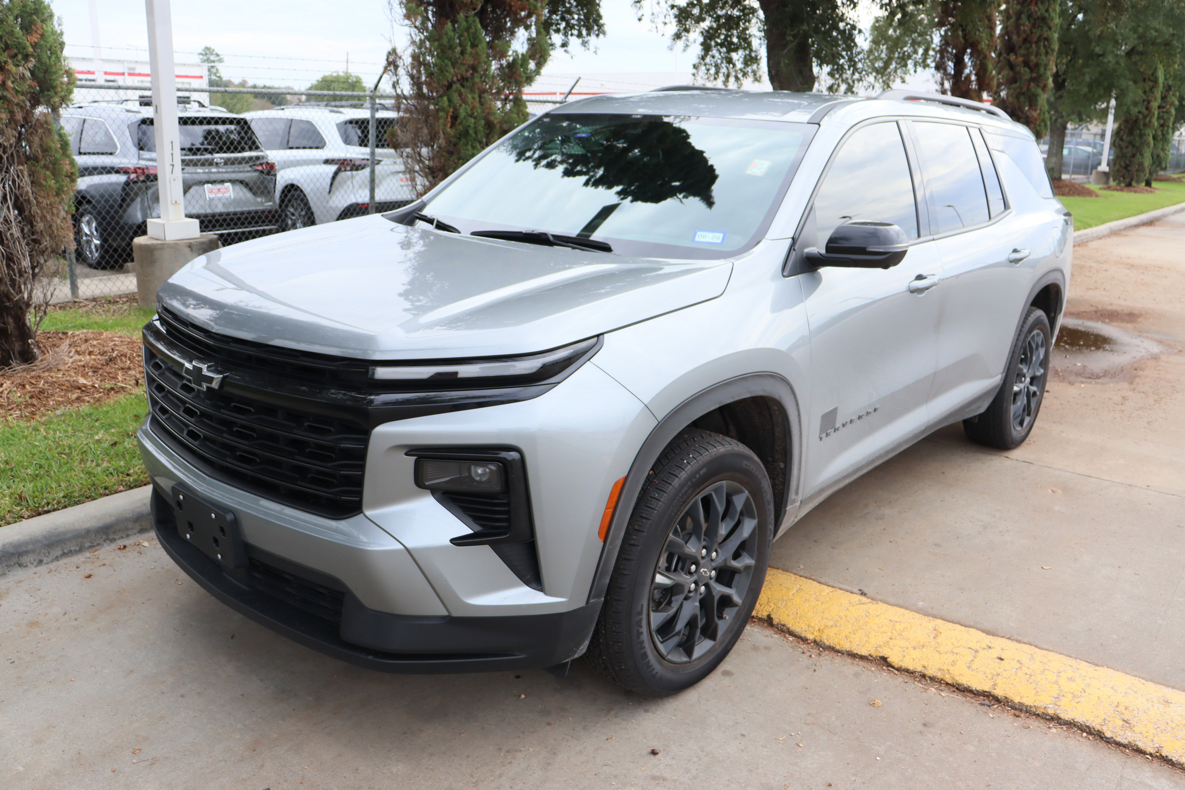 Used 2024 Chevrolet Traverse LT w/ Midnight/Sport Edition image 5