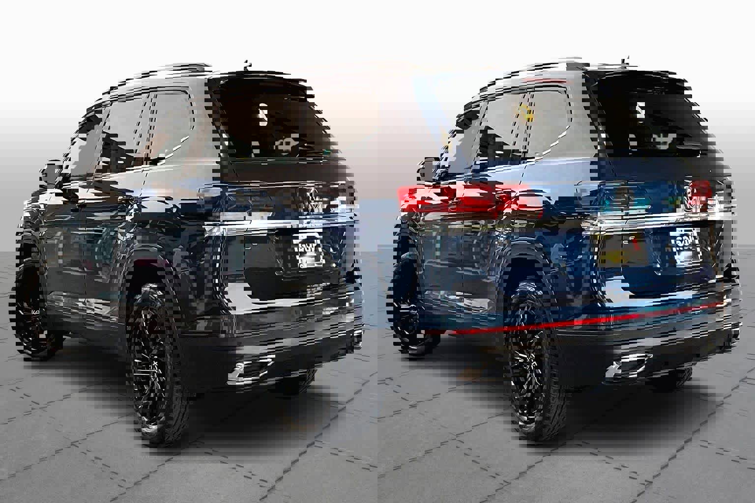 Used 2023 Volkswagen Atlas SE w/ Panoramic Sunroof Package image 11